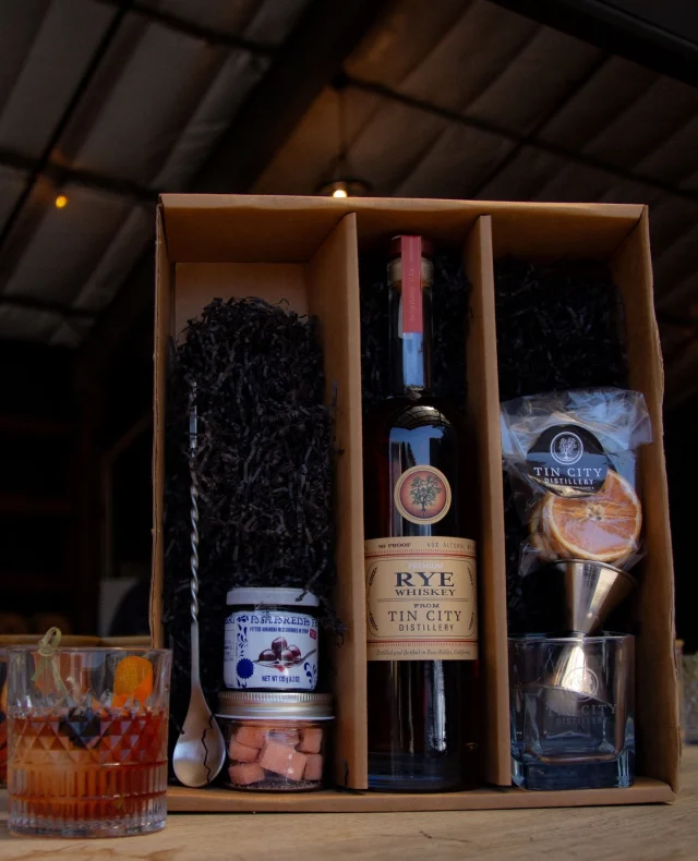 Let us do the mixing for Memorial Day weekend! Our cocktail kits come with everything you need (except fresh juice) to impress your guests and keep the party going.⁠
⁠
Some of our kits: ⁠
⁠
 🥃 Old Fashion –  everything you need for the perfect Old Fashioned. ⁠
⁠
🍹 Margarita Kit – Because who doesn&#039;t love a good lime twist?⁠
⁠
🍸 Espresso Martini Kit – Caffeine and cocktails, the perfect combo.⁠
⁠
Order now and make your Memorial Day unforgettable!