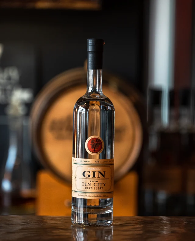 Gin is the perfect match for grilling season. Its bright, smooth botanicals cut through smoky BBQ flavors and refresh your palate with every sip. Take your BBQ to the next level with our handcrafted gin. Available now in the online shop. Raise a glass and impress the crowd! ⁠
⁠
🔗  Use the link in bio to order your bottle now! ⁠