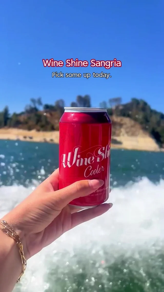 The sun at the lake is strong but our sangria is stronger. Perfect for cruising, floating, fishing, and surfing. Sip it like you mean it! 🛥️ ⁠
⁠
Buy it online or check our website to find it in a store near you!